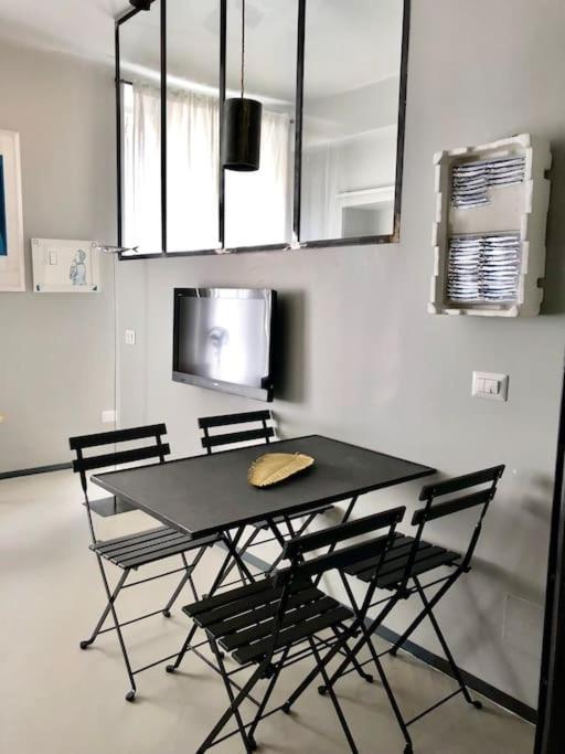 Brera Luxury Cozy Flat! Apartamento Milão Exterior foto
